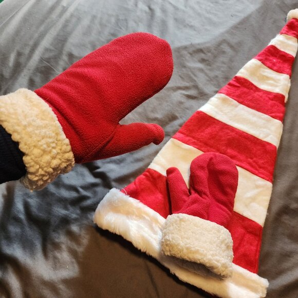 Holiday accessories:  Hat and Mittens - Picture 2 of 5